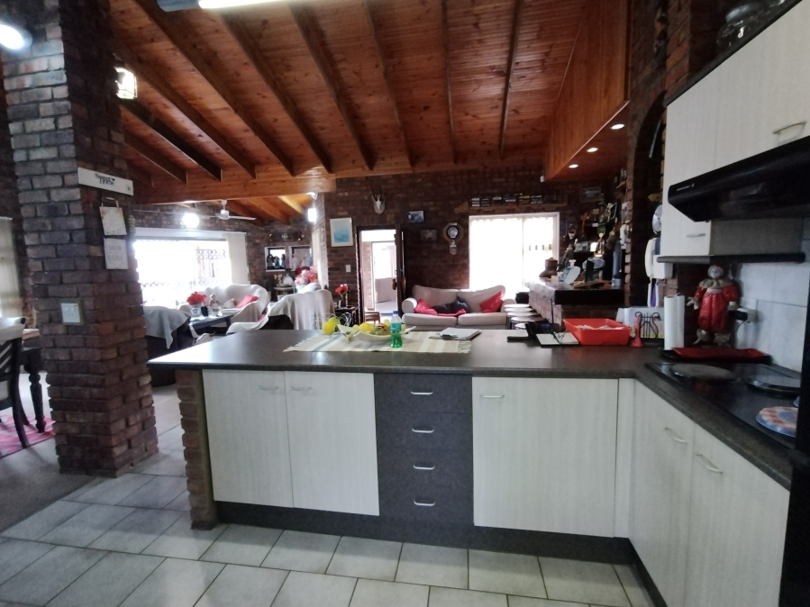 5 Bedroom Property for Sale in Wavecrest Eastern Cape